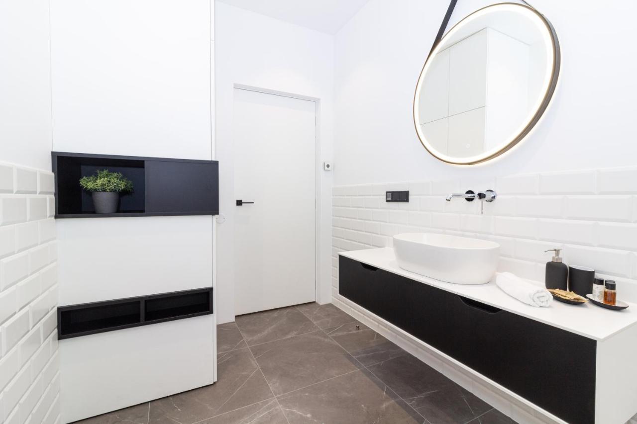 Cohost I Oldtown 60M2 Apt W-Garage Parking, Balcony & Self Check-In VNO Exteriör bild