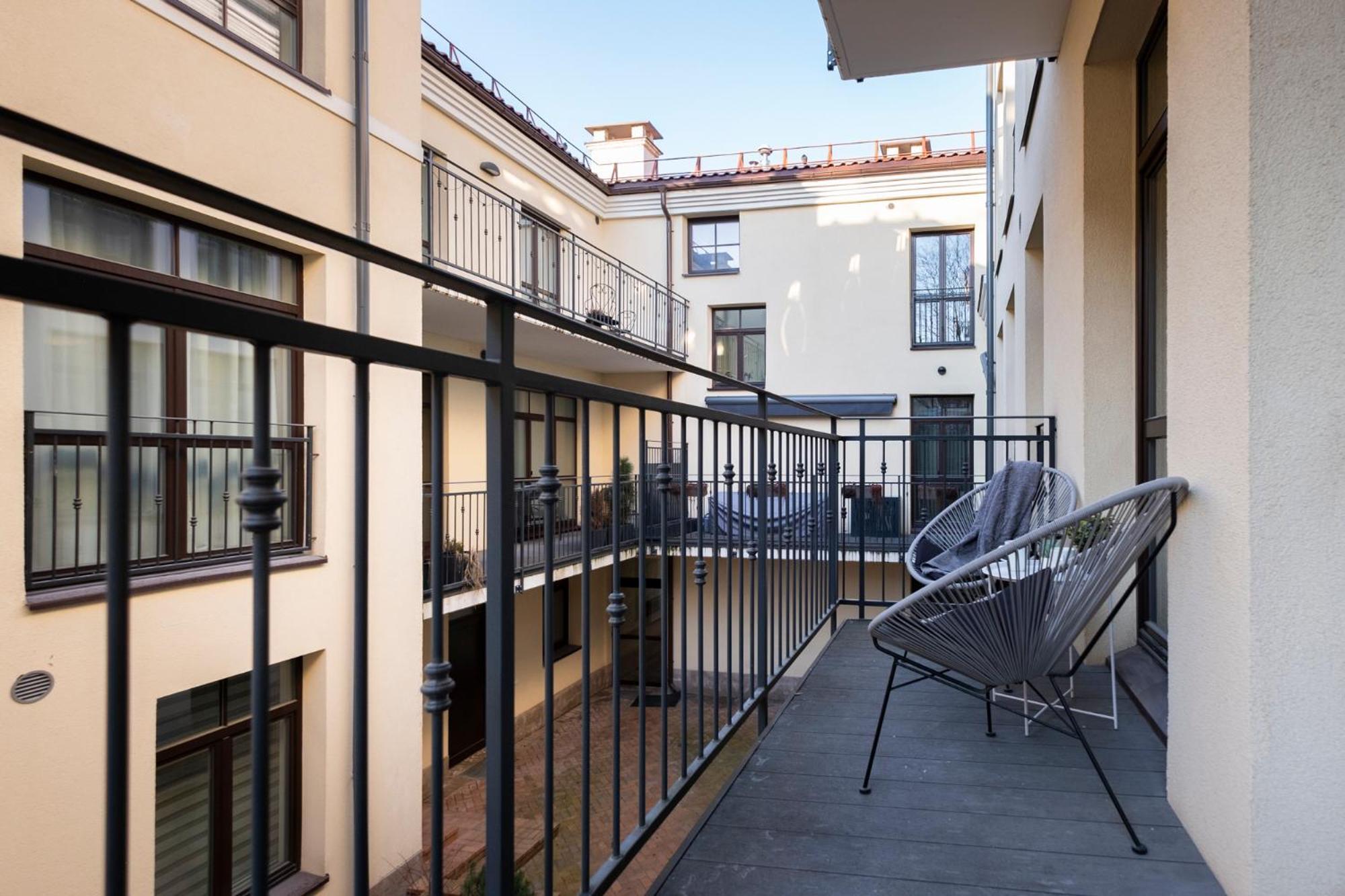 Cohost I Oldtown 60M2 Apt W-Garage Parking, Balcony & Self Check-In VNO Exteriör bild
